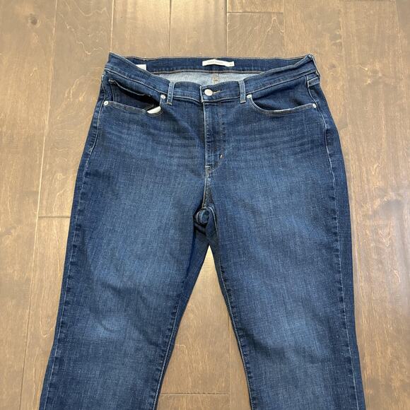 Levi's Jeans Women 33x30 Blue Classic Straight Dark Wash Denim Stretch 5-Pocket - Picture 4 of 15